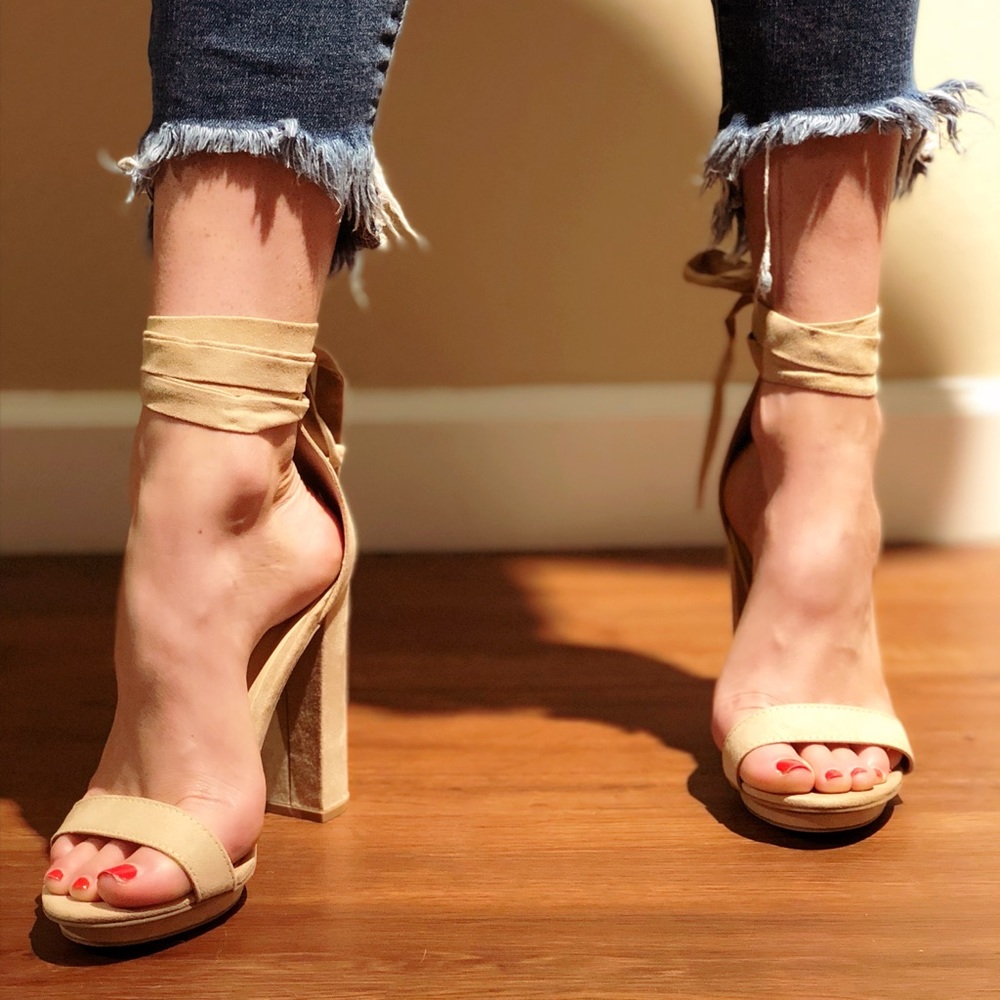 NUDE BLOCK HEELS